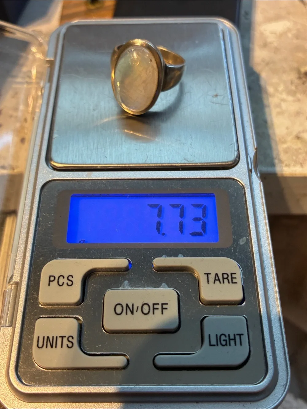 Sterling Silver Moonstone Ring with Blue Flash. Size 8 1/4